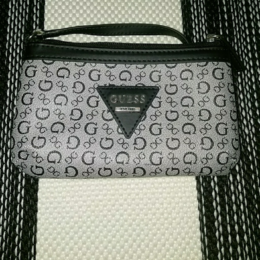 Guess Wristlet